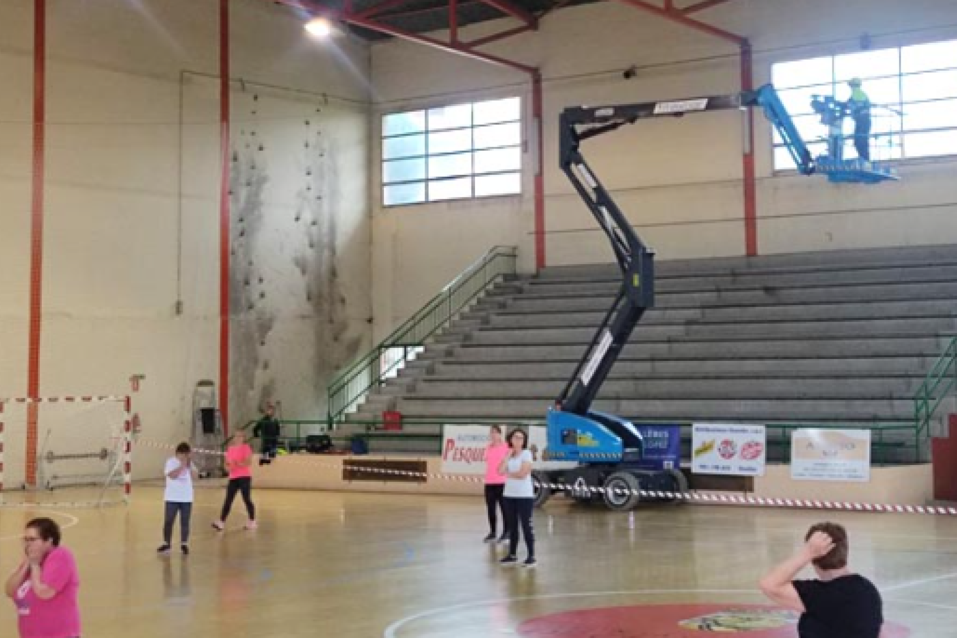 El Ayuntamiento de Cuéllar renueva la iluminación del pabellón polideportivo